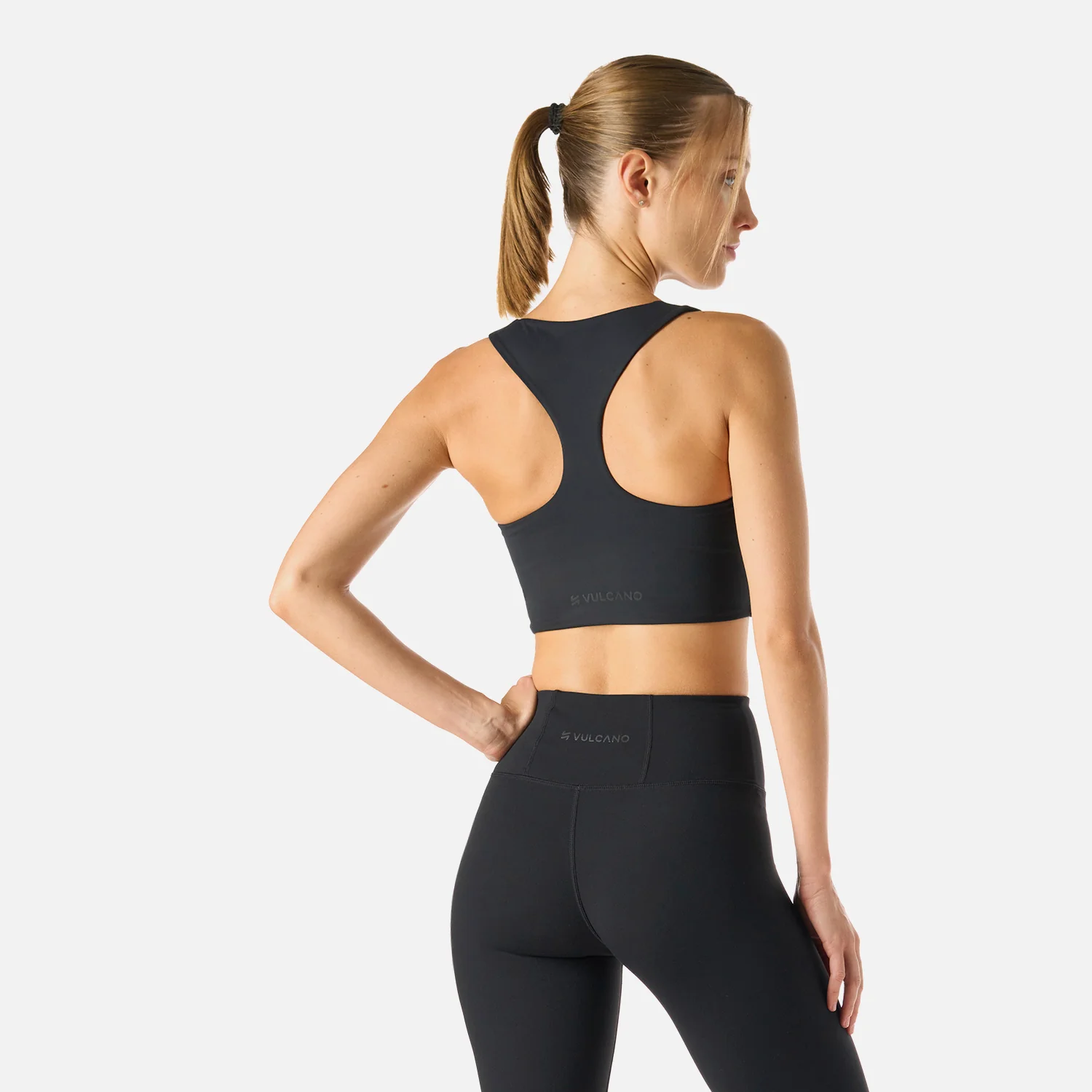 Peto Mujer Built To Move Light Support Bra Negro Vulcano - Image 4