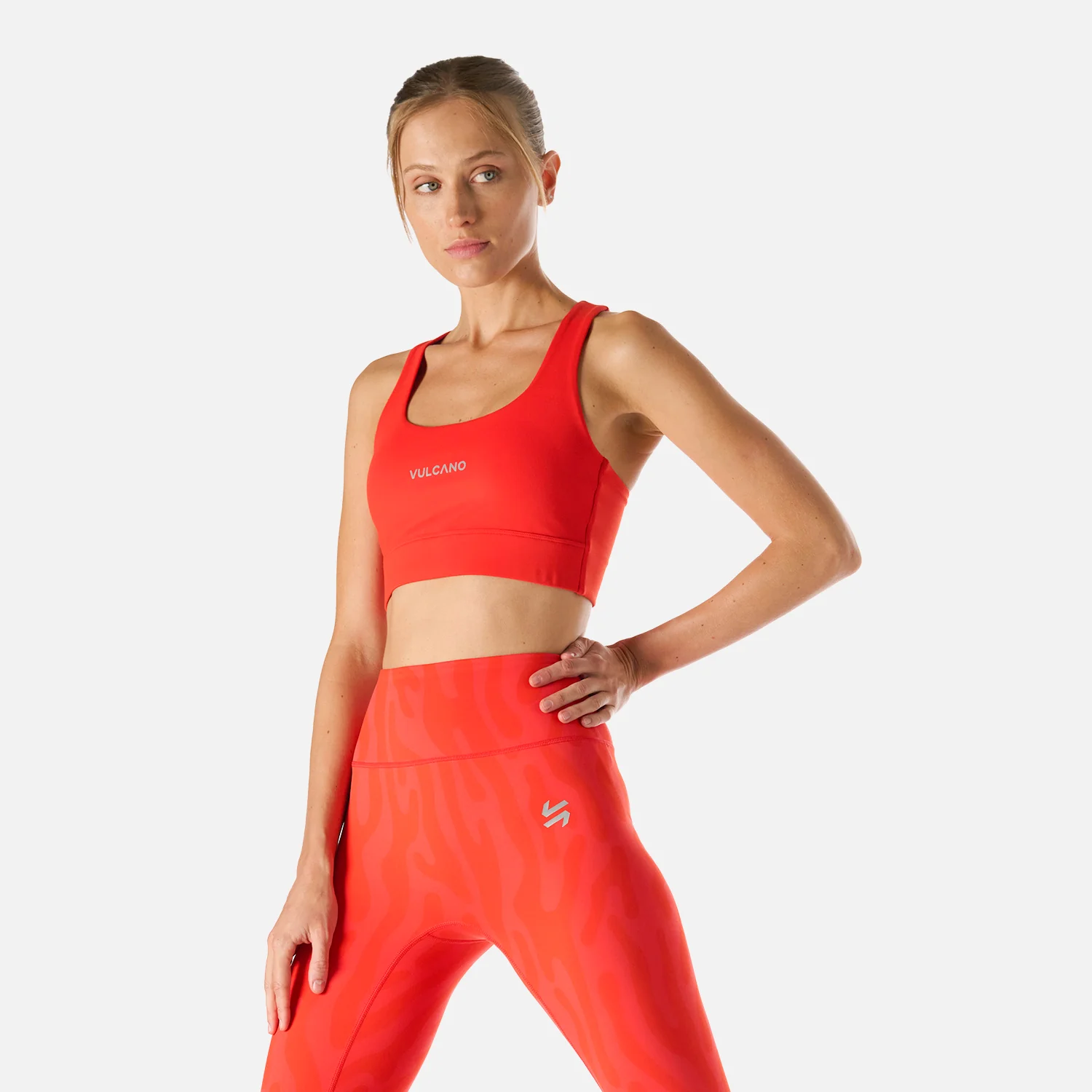 Peto Mujer Built To Move Light Support Bra Rojo Anaranjado Vulcano - Image 2