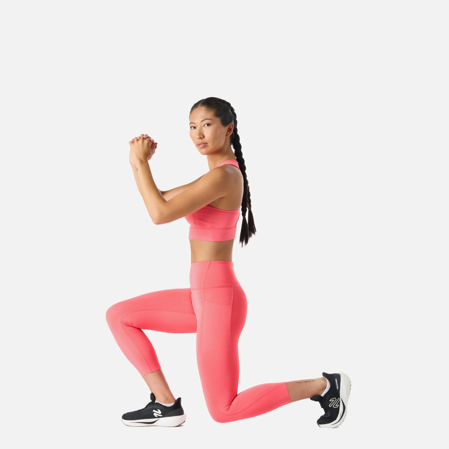 Peto Mujer Built To Move Medium Support Bra Coral Vulcano - Image 3