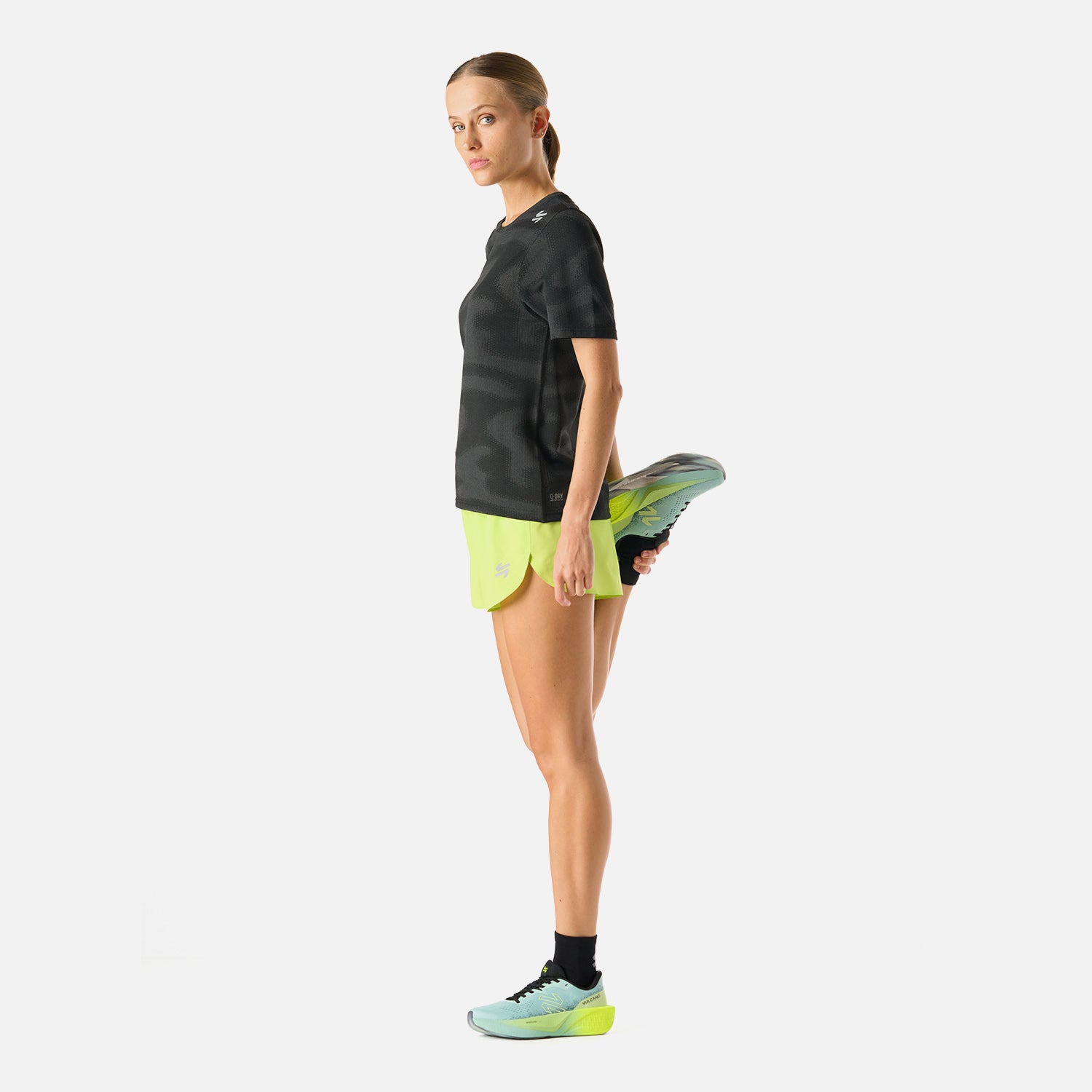 Polera Mujer Built To Move Pro T-Shirt Negro Vulcano - Image 3